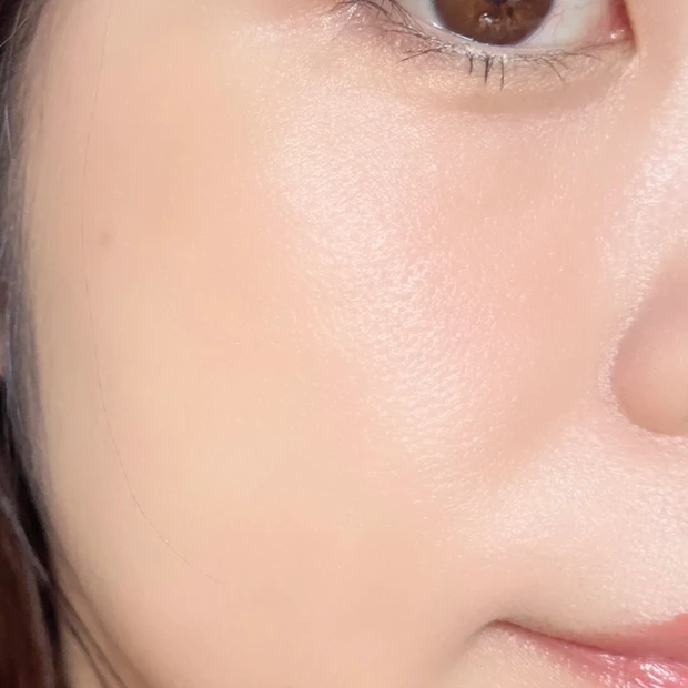 デューイー リクイド ブラッシュ 104 桃雲 –MOMOGUMOの塗布写真