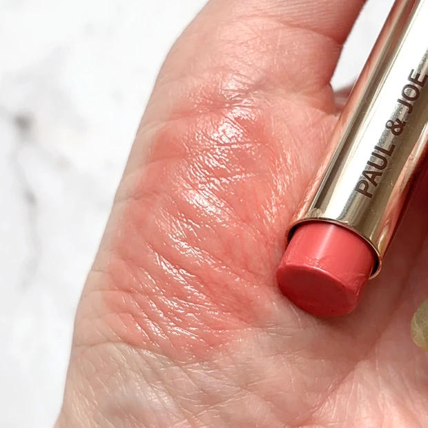 小田切ヒロさんも愛用!PAUL & JOE BEAUTE「リップスティック シアー 08 キュ ドゥ シャ」の色味