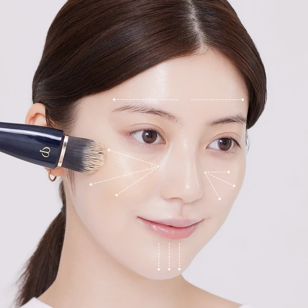 マキア　クリームファンデーション　塗り方　ブラシ　クレドポー　2