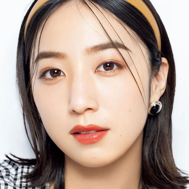 【唇からドラマティックを引き寄せる】エレガンス、魅せツヤリップの魔法