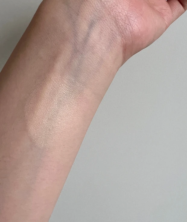 ヒンス　セカンドスキングロウクッション　色　レビュー