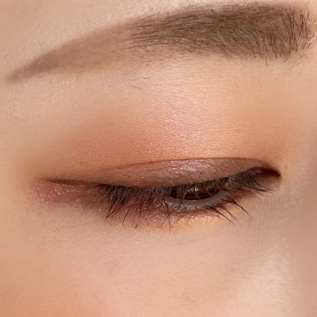 〈春の新作コスメ〉【ルナソル アイカラーレーション 19 マホガニー】話題沸騰の新色を〝今日のメイク〟と共に解説・スウォッチ!_6_2