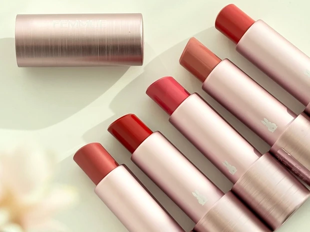 ファミュの新作スキンケア発想リップ「ル・ルージュ」を全色スウォッチ！ ブランド初のカラーメイクがついに誕生