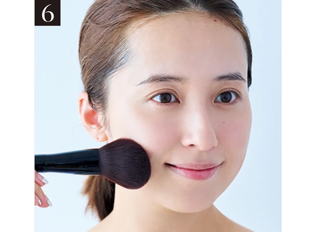 衛藤美彩さんのセルフメイクプロセス6