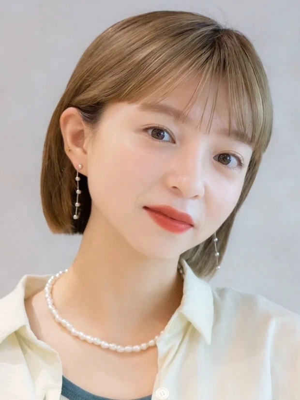 【ブリーチカラーの髪型・ヘアスタイル】ボブ5選_【ブリーチカラーのボブ】子供っぽく見えない前髪ありの美人ストレートボブ