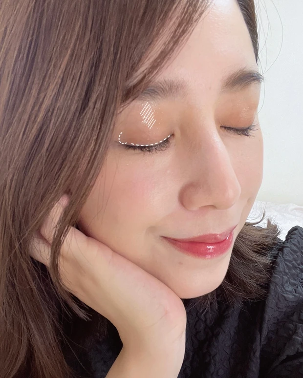 【コンサートや夏のデートにオススメ】1500円以内で手に入る⁉︎崩れ知らずのfujikoシェイクシャドウで上品な"大人のキラキラ輝くラメメイク"_3_2