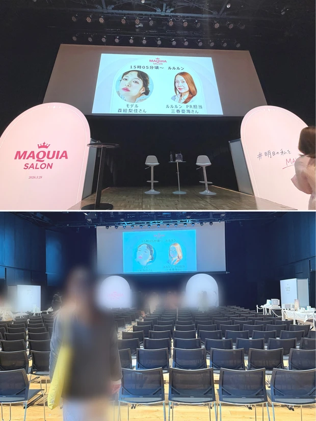 トークイベントのステージ