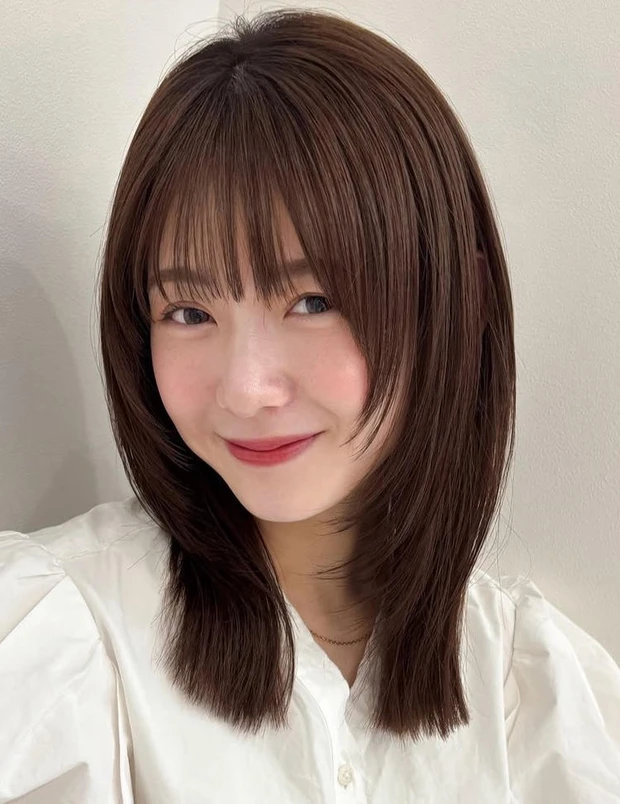 顔まわり レイヤー ミディアム 　韓国風　ハッシュカット