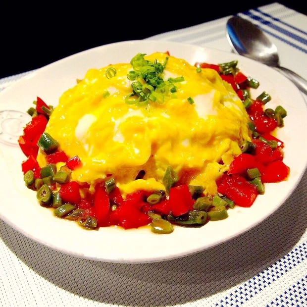 パパッと簡単！ 彼も喜ぶ♡ボリューム満点「和風ガーリックオムライス」