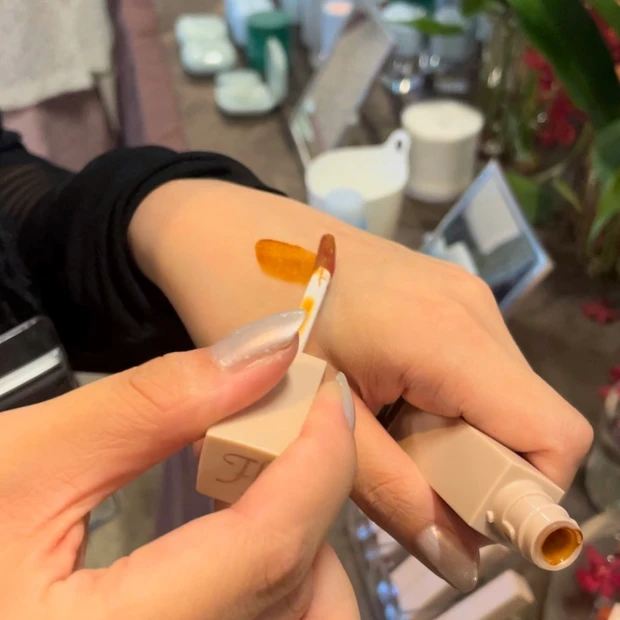 【韓国女優メイク】「アイラインは、”Gray”と”Sheer brown”が2023年のトレンド」とヘアメイクの石川ユウキさんが韓国女優さんのアイメイク方法を大公開！【MAQUIAサロン-ASIAN COSME-】_3_3