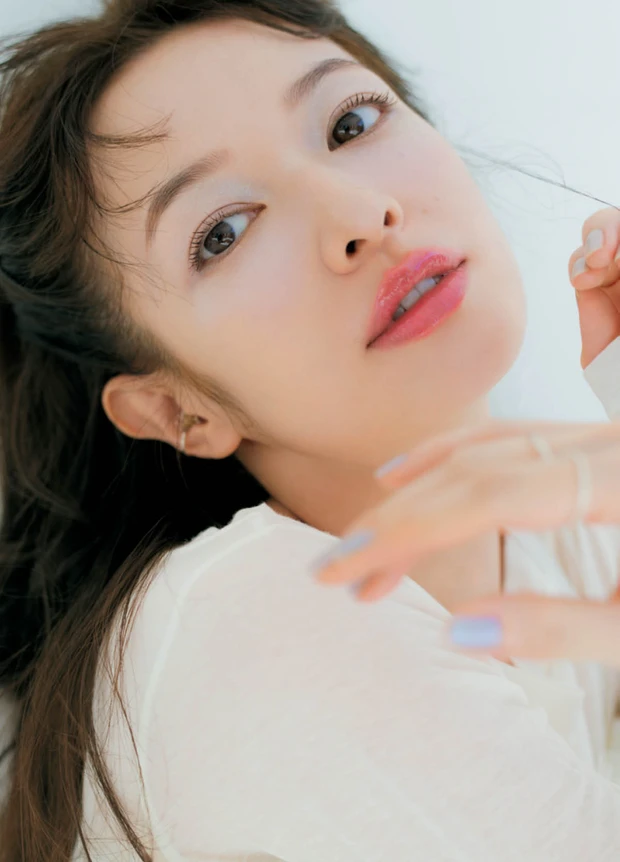 森絵梨佳 心ときめくカラー満載 大人の“ゆめかわ”メイク