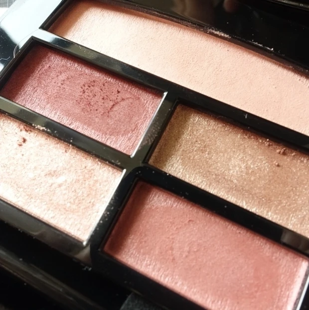 CHANEL レベージュ パレット ルガール TENDER　コスメ　ピンクパレット　アイシャドウ