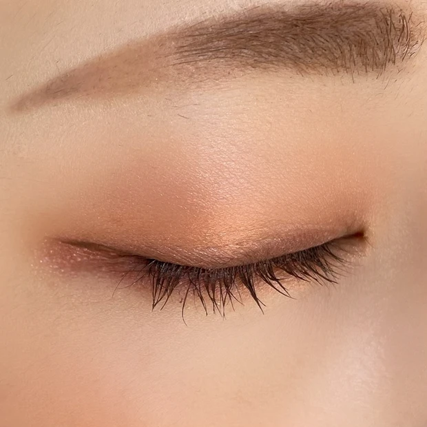 〈春の新作コスメ〉【ルナソル アイカラーレーション 19 マホガニー】話題沸騰の新色を〝今日のメイク〟と共に解説・スウォッチ!_6_1