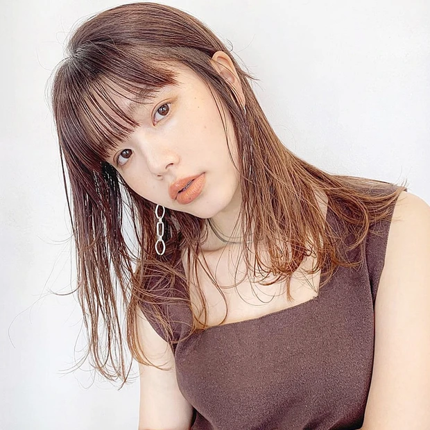 タイト×ウェット仕上げでクールに決める、フリンジレイヤースタイル