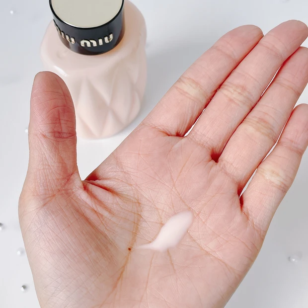 香水級ボディミルク ミュウミュウ ツイスト 乾燥肌