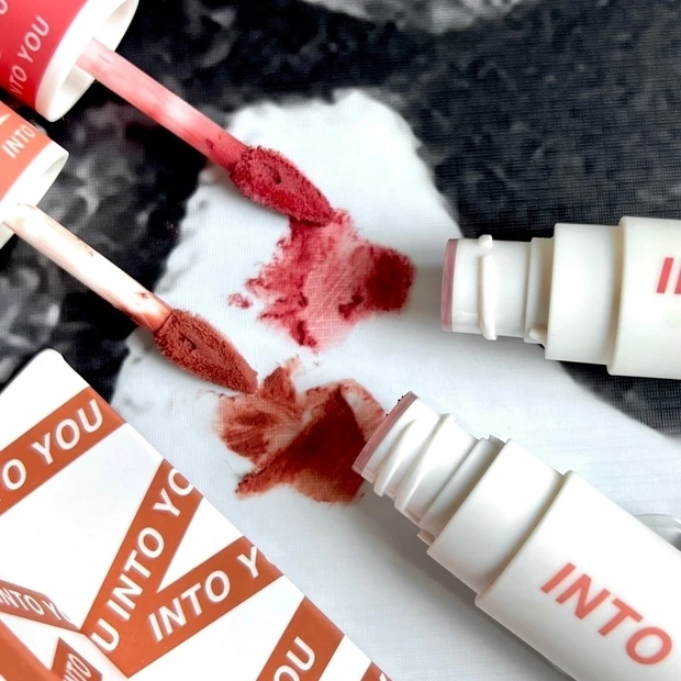 中国コスメ INTOU INTOYOU スーパーマットリップ＆チークマッド マルチコスメ 泥テクスチャー バズりコスメ