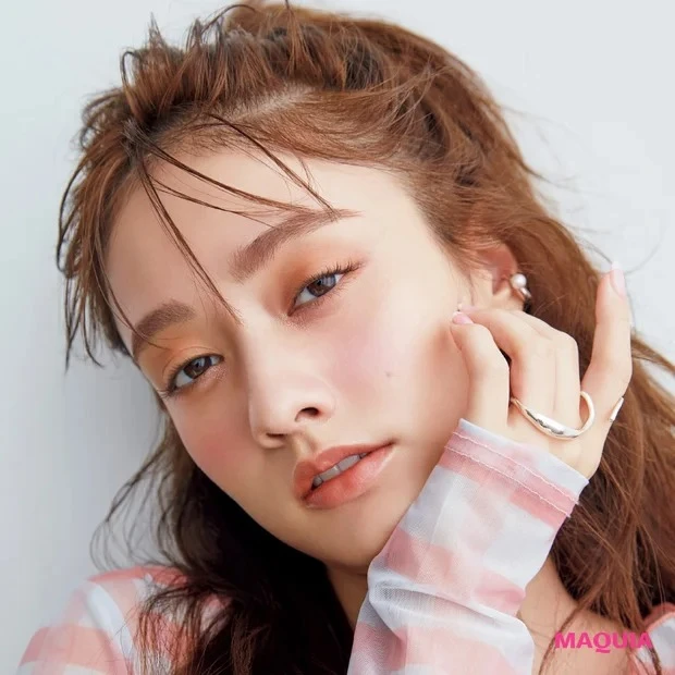 オレンジ✕パープルのレイヤードメイク