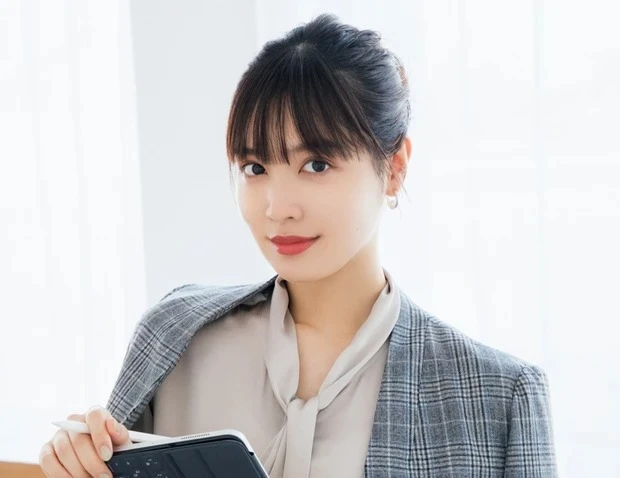 お団子ヘア 超時短！オフィスや学校でもOKな基本のお団子ヘア