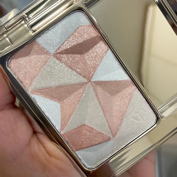 クレドポーボーテ　レオスールデクラ　ハイライト　パウダーハイライト　資生堂　ツヤ肌　ベースメイク