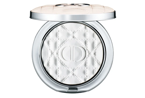 マキアベストコスメ2025下半期 フェイスパウダー部門 3位 ディオール　ディオールスキン フォーエヴァー ヌード ラディアント フィルター 00