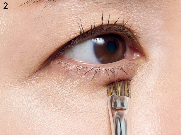 黒ぐま×たるみぐまタイプのくまカバー&涙袋メイクのテクニック コンシーラーをのせる 目の下