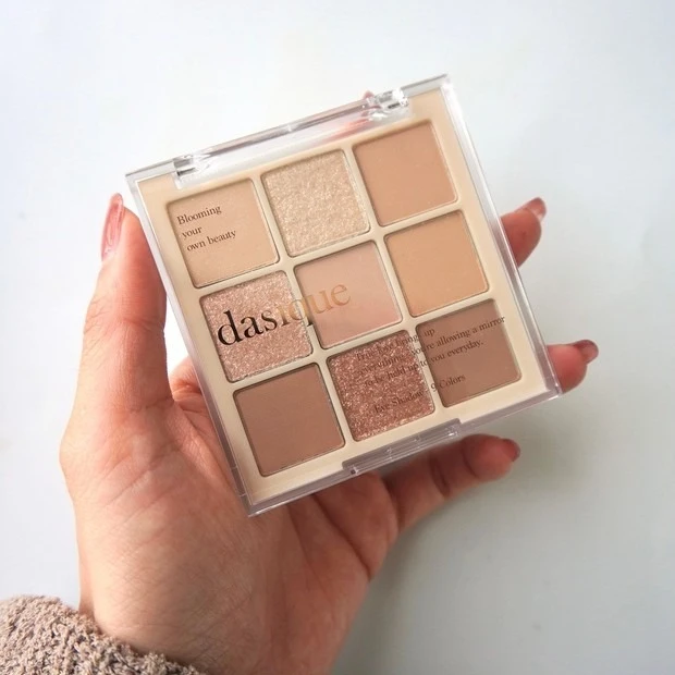 MAQUIAインフルエンサーが推す!オリーブヤング(OLIVE YOUNG)おすすめコスメ【メイクアップ編】 dasique(デイジーク)シャドウパレット 07 Milk Latte