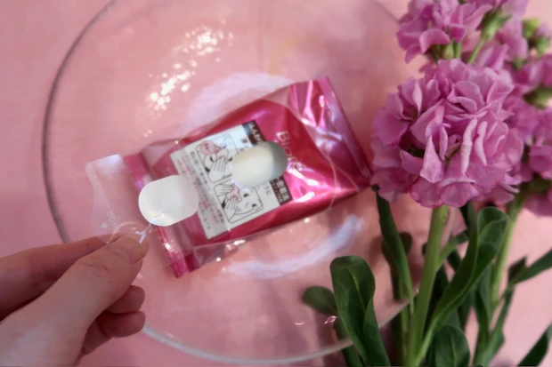 【軽く抑えるだけでパウダーをはたいたかのようにメイク直しができる魔法のシート】Biore メイク直しシート_1_3