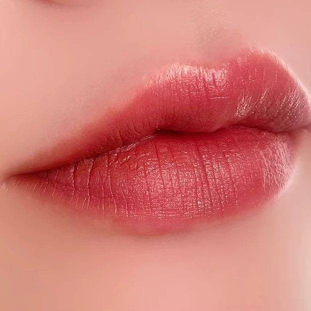 OPERA オペラ シアーマットリップスティック 04 ブラウン