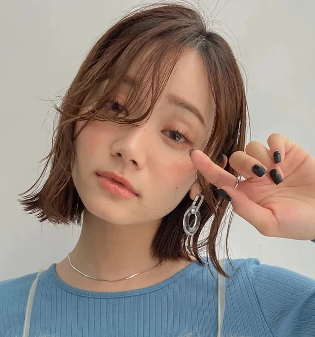 MINXの髪型・ヘアスタイルまとめ_ふわくしゅ感がお洒落をプッシュする、大人のカジュアルボブ