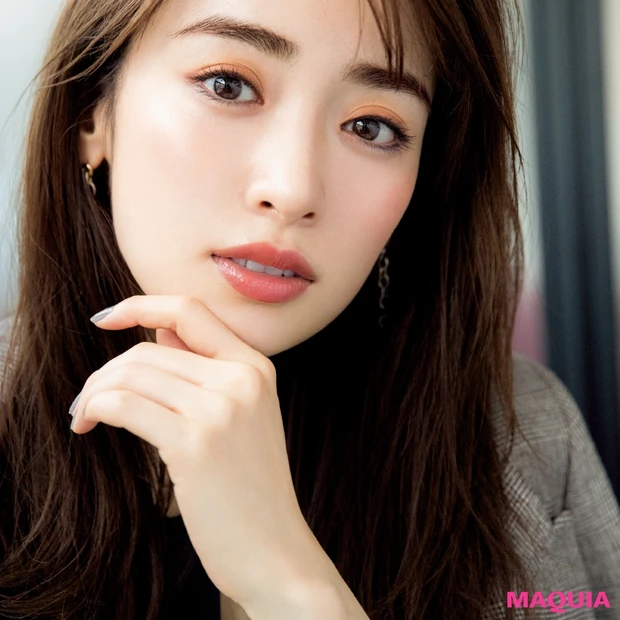 オフィスメイクにも！ 犬木愛さん×THREEの限定色で作る街映え美人顔