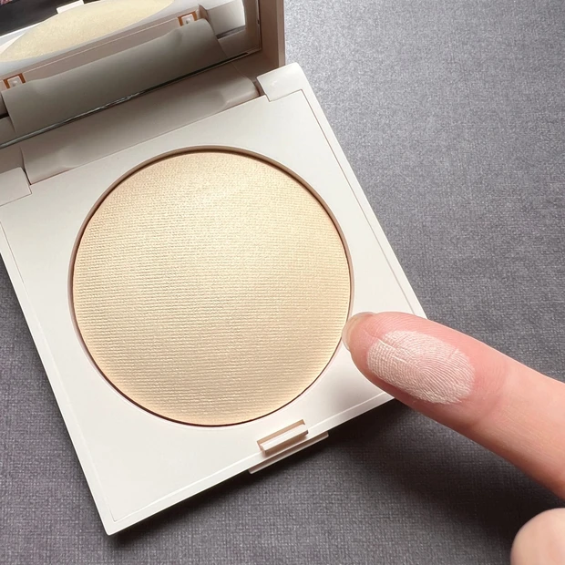 ローラ メルシエ_リアル フローレス ルミナス パーフェクティング プレスト パウダー