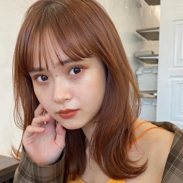 ミディアム　30代　40代 ヘアスタイル　秋ヘアカラー　前髪あり