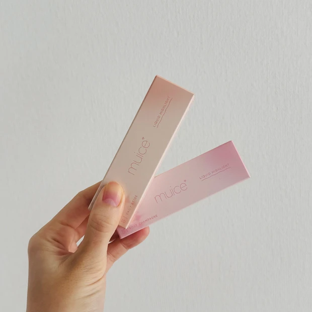 muiceのシャインリキッドハイライターの外箱