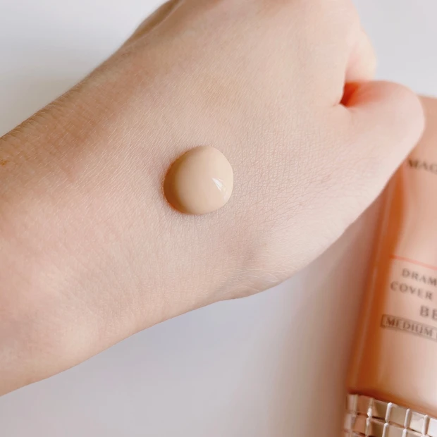 カバー力と艶肌。そして、マスクにつきにくい【マキアージュ ドラマティック カバージェリー BB】_2_1