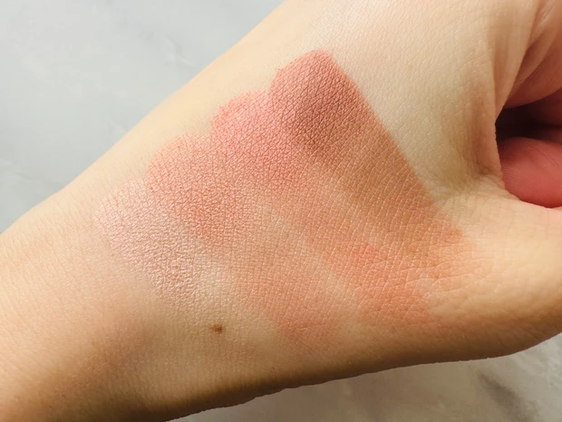 KATEのデザイニングブラウンアイズ EX-1 スプリングブラウンのスウォッチ