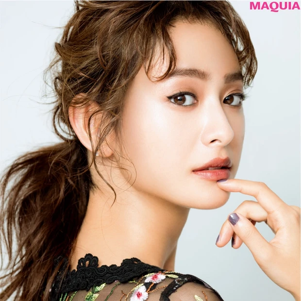 盛りすぎず、でも強めが今の気分！ 囲み目＆アイラインブームの波に乗る3T…