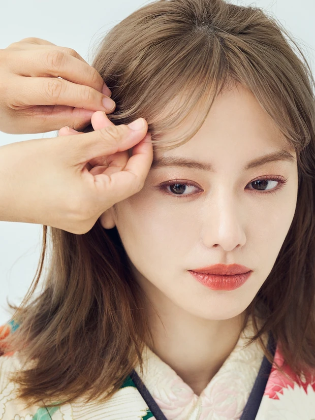 山本舞香 アンティーク柄振袖ヘアアレンジ HOWTO1