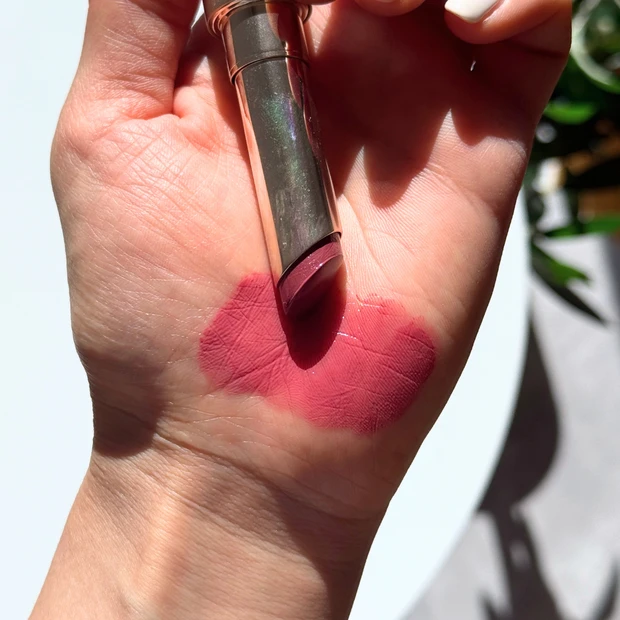 RMK デューイーメルトリップカラー 04 ルビーラビリンス スウォッチ