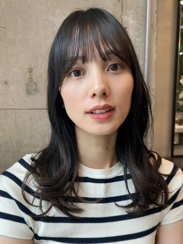 サイドバング ミディアム 【小顔に見えるヘア】とくに面長顔におすすめ! サイドバング×くびれミディアムヘア