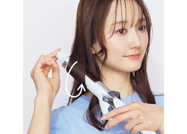 「リファカールアイロン プロ」使った多幸感×今どきニュアンス巻き 毛先を内巻きに