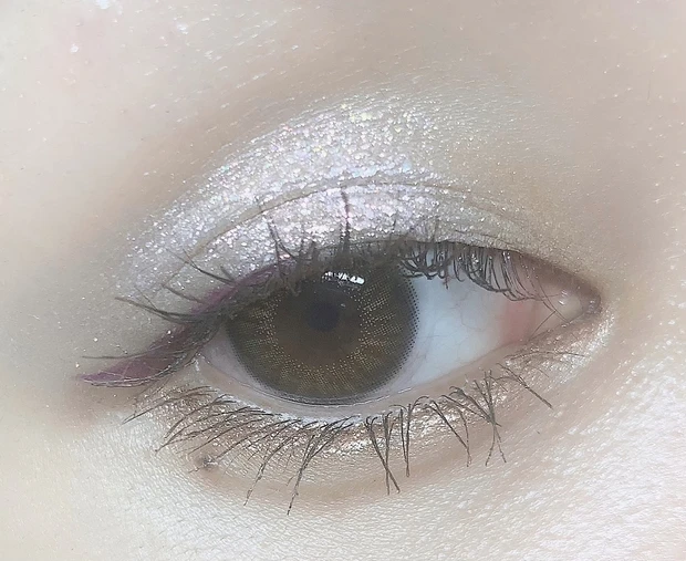 【日本限定カラー】MISSHA \グリッタープリズムシャドウ/ ニュアンス系ラベンダープリズムで作る大人グリッターEYE☆_5_2