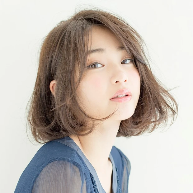 肌色までも明るく見せるエアリーさが最強! ドラマティックな愛されボブ