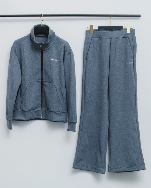 マキア　山本舞香　美活　ベネクス　リカバリーウェア　リカバリームーヴ[一般医療機器] スタンドカラージャケット 杢グレー、リカバリームーヴ[一般医療機器] ワイドパンツ 杢グレー 