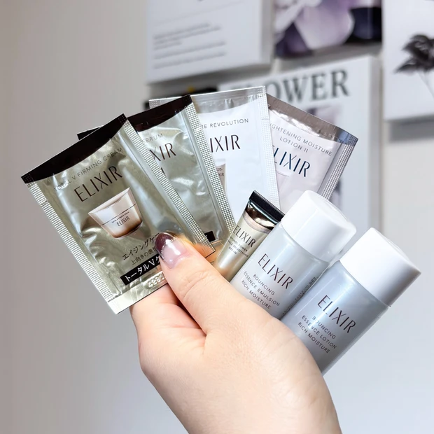 エリクシールは、資生堂が1983年に立ち上げたエイジングケアブランド。コラーゲン研究を基盤に、うるおい・ハリ・透明感のある肌づくりに向けた処方を長年アップデートし続けていることが特徴。