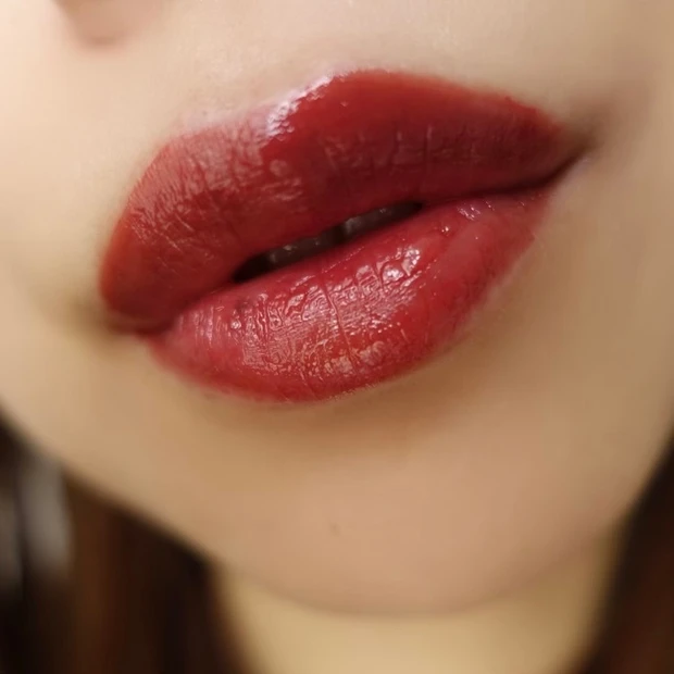 Ririmew リリミュウ センシュアルフィックスティント プチプラコスメ プチプラティント プチプラリップ ティントリップ 指原莉乃 さっしー プロデュース ツヤ 高発色 LOFT ロフト PLAZA プラザ 01 カーディナルローズ