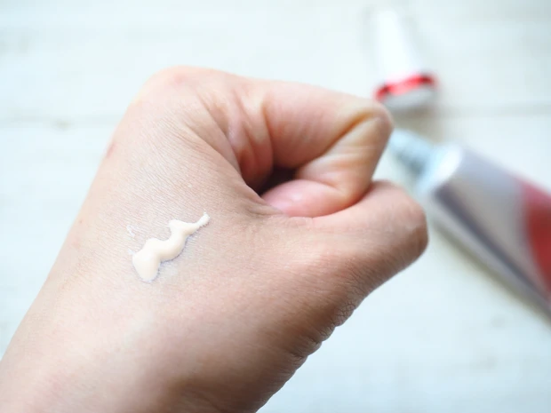 D-UVクリア ホワイトソリューション　テクスチャー１