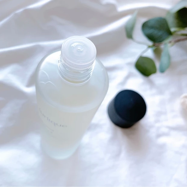 潤い満ちるサステナブルな実力派化粧水。Jurlique(ジュリーク)の「ハイドレイティングウォーターエッセンス+」で肌が喜ぶスキンケア。_2_1