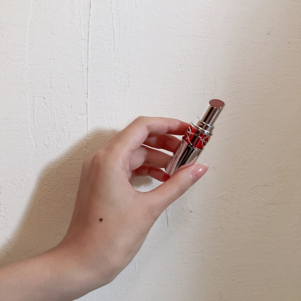 【新色コスメスウォッチ】YSLの人類モテブラウン！　イヴ・サンローラン
ルージュ ヴォリュプテ キャンディ グレーズ
14 をスウォッチ！_2_2