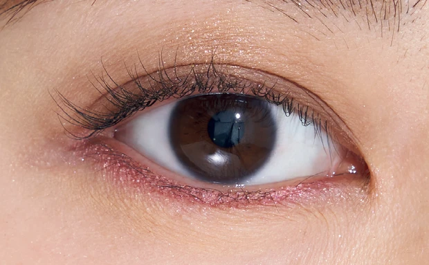 【奥二重メイク】重さをコントロールしたピンクラインが決め手