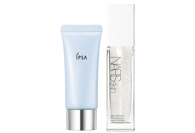 （右）ライトリフレクティング ファーミングセラム 30㎖ ￥9900／NARS JAPAN　（左）コントロールベイスe ブルー 20g SPF25･PA++ ￥3300／イプサ
